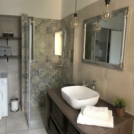 Apartment 5d